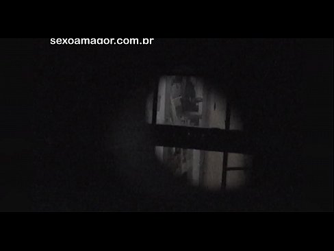 ❤️ Blondie hè videoregistrata in segretu da un voyeur di u quartieru nascostu daretu à i mattoni cavi ❤️❌ Pornu di qualità à noi % co.pornburst.ru%
